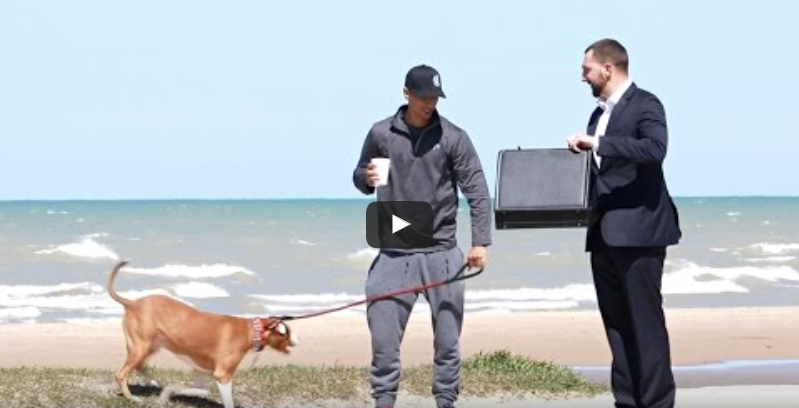 COSI' REAGISCONO LE PERSONE QUANDO QUALCUNO GLI SI AVVICINA CON 100.000 MILA DOLLARI E GLI CHIEDE DI COMPRARE IL PROPRIO CANE - VIDEO - 13/06/2017